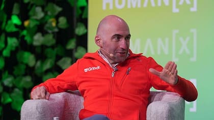 El director ejecutivo de Grindr, George Arison, declaró a la BBC que algunas de las advertencias públicas sobre la IA eran "peligrosas".