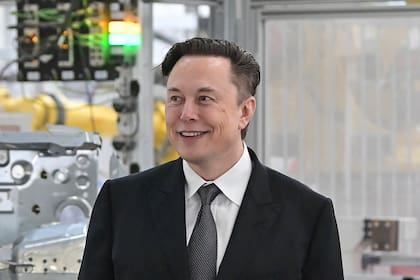El director general de Tesla Elon Musk en la inauguración de una fábrica de Tesla en Gruenheide, Alemania, el 22 de marzo de 2022. (Patrick Pleul/Pool Photo via AP, Archivo)