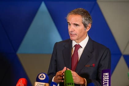 El Director General del Organismo Internacional de Energía Atómica (OIEA), Rafael Grossi, habla con la prensa tras una ronda de consultas interinstitucionales entre Rusia y el OIEA, en noviembre