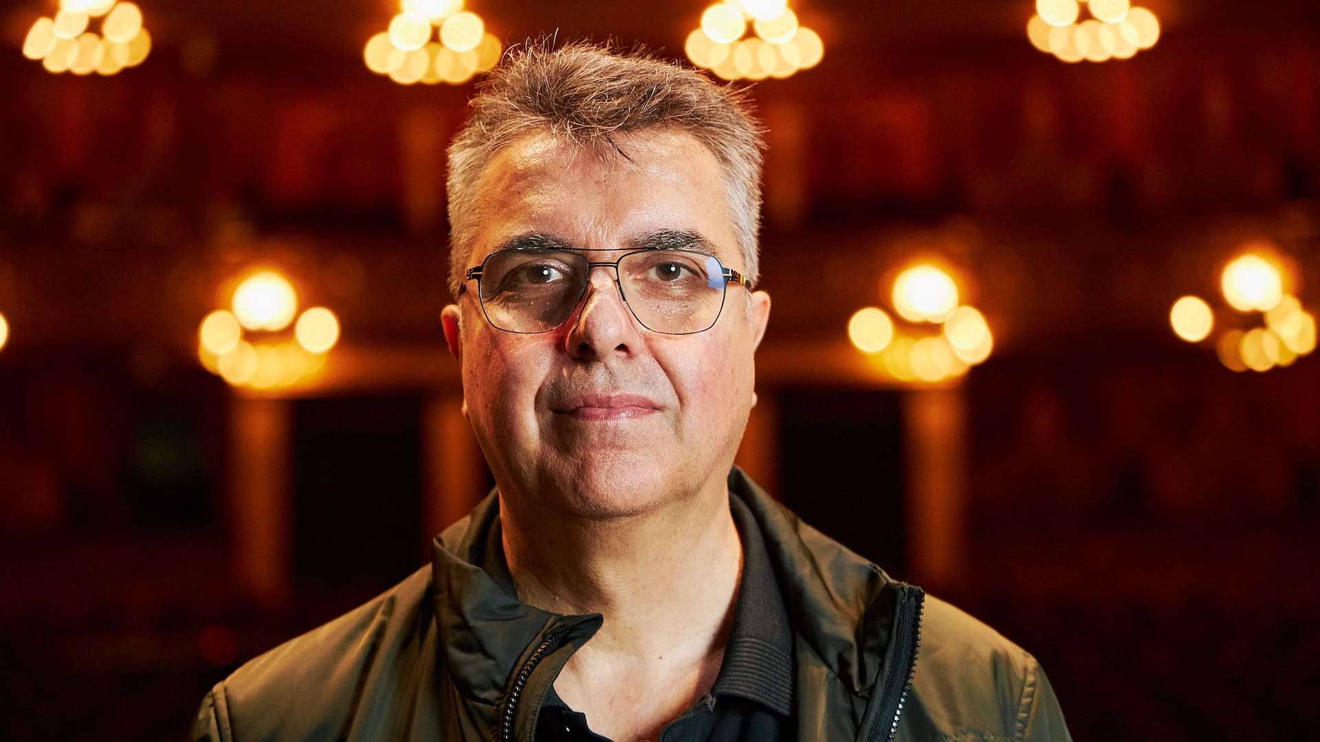 El director italiano Pier Francesco Maestrini tiene a su cargo la puesta de la trilogía de óperas que Giacomo Puccini compuso en 1918, integrada por Il Tabarro, Suor Angelica y Gianni Schicchi