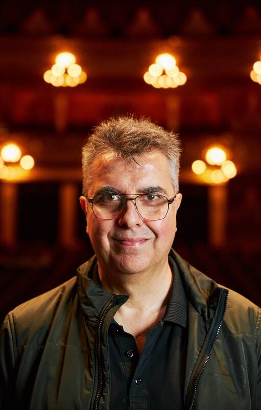 El director italiano Pier Francesco Maestrini tiene a su cargo la puesta de la trilogía de óperas que Giacomo Puccini compuso en 1918, integrada por Il Tabarro, Suor Angelica y Gianni Schicchi