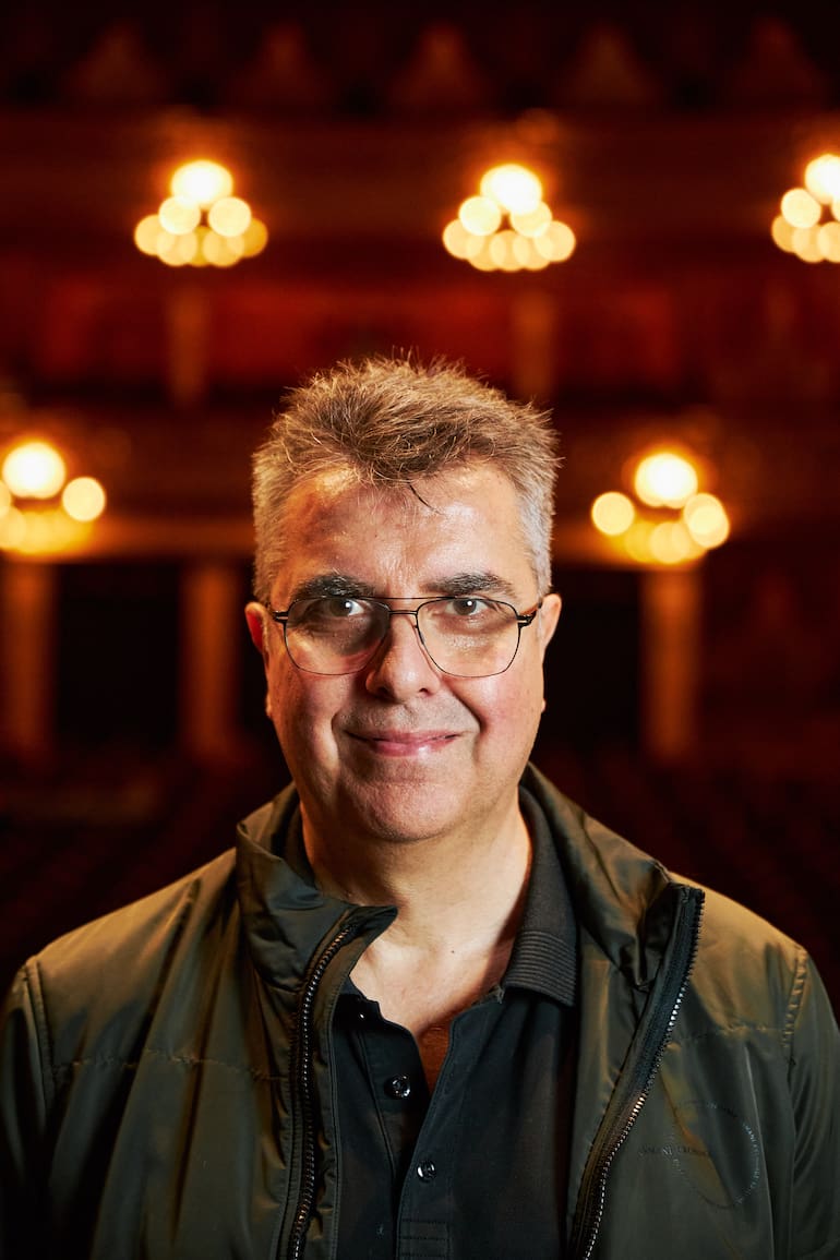 El director italiano Pier Francesco Maestrini tiene a su cargo la puesta de la trilogía de óperas que Giacomo Puccini compuso en 1918, integrada por Il Tabarro, Suor Angelica y Gianni Schicchi