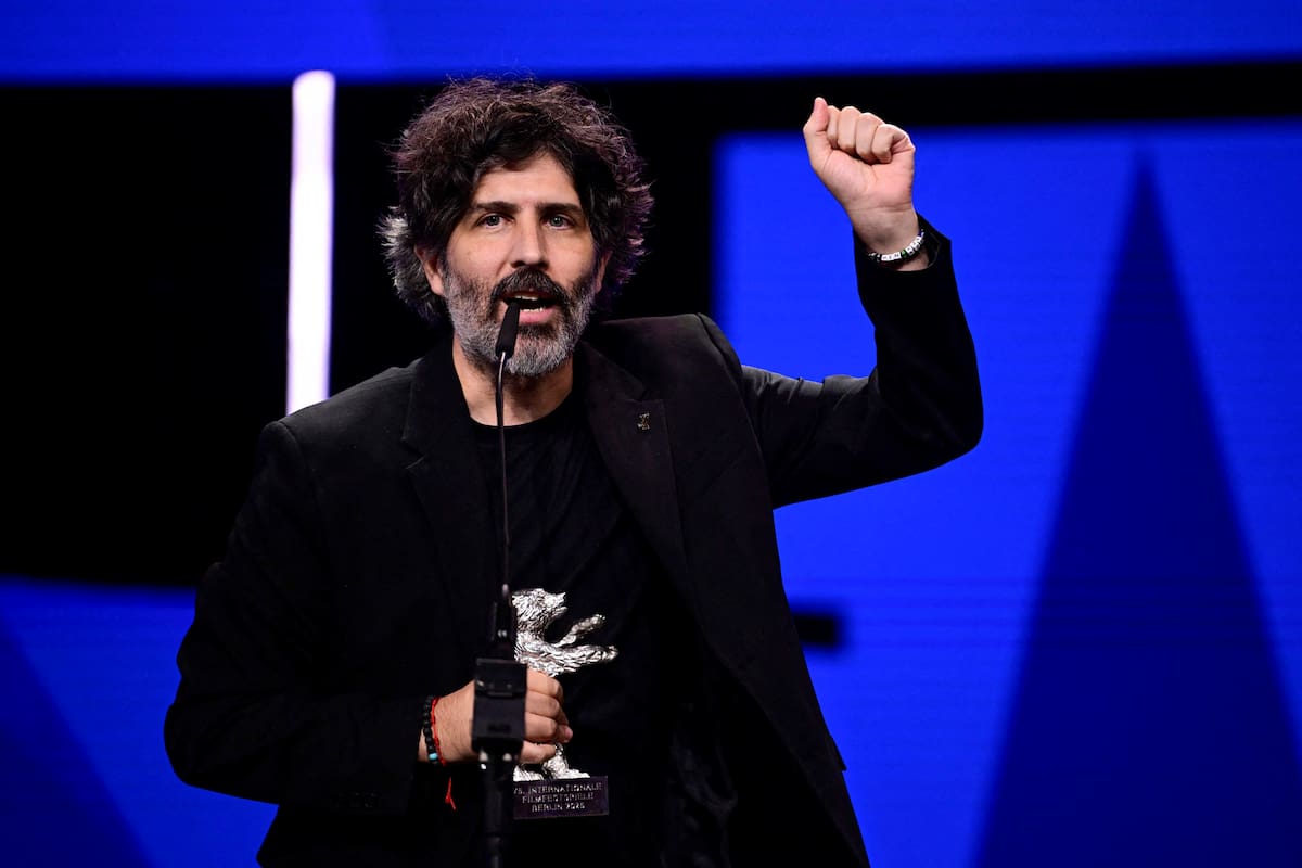 El director Iván Fund celebra el premio que ganó este sábado en el Festival de Berlín