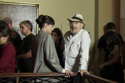 El director, junto a Romina Paula, en pleno rodaje