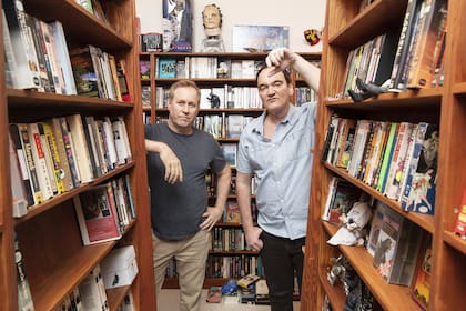 El director junto a su amigo Roger Avary en el videoclub Video Archives