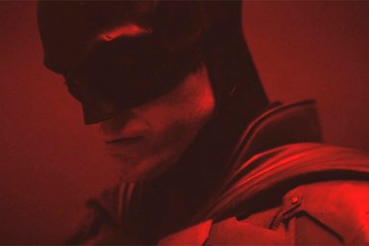 El director Matt Reeves compartió en las redes las primeras imágenes de Robert Pattinson en la piel de Batman