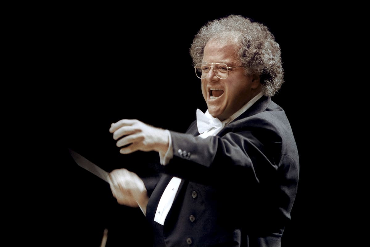 El director musical fue desplazado de su cargo luego de que se encontraran pruebas de acoso sexual a lo largo de su carrera