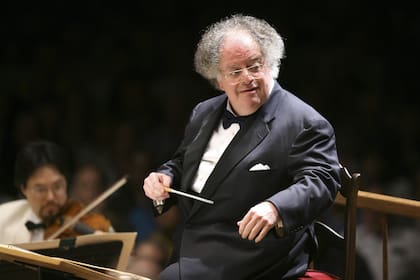 El director musical James Levine, en el ojo de la tormenta