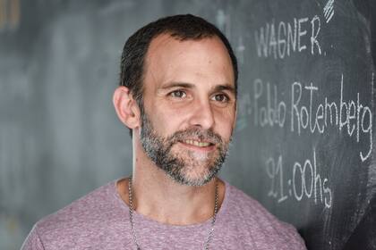 El director Nacho de Santis presenta esta obra inspirada en las relaciones de amistad de la infancia y sus proyecciones