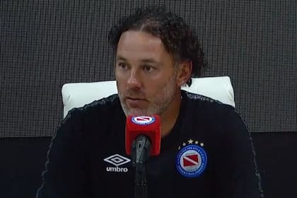 El director técnico de Argentinos Junios y exjugador de Independiente, Gabriel Milito