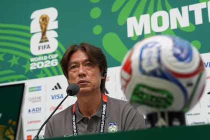 El director técnico de Corea del Sur, Hong Myung-bo, durante una conferencia de prensa
