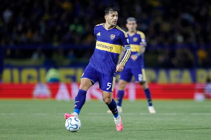 El director técnico valoró lo ayuda que le brinda Leandro Paredes a los centrales de Boca