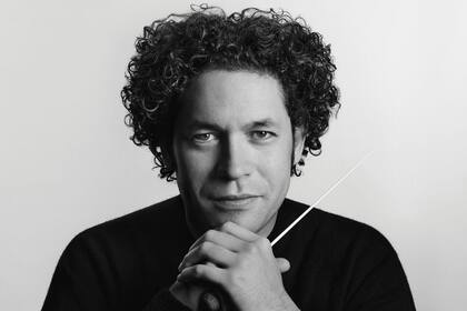 El director venezolano cierra esta noche la Gira de las Américas con la Filarmónica de Viena; antes se reúne con Mauricio Macri