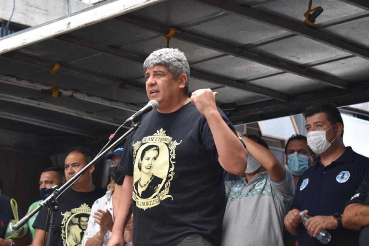 El dirigente camionero Pablo Moyano durante su discurso frente al Ministerio de Salud, sobre la 9 de Julio.