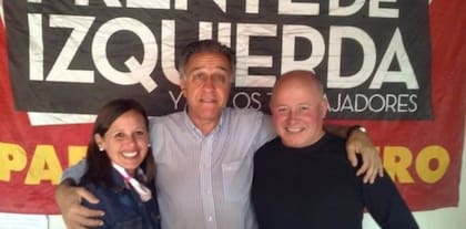El dirigente del PO, Néstor Pitrola, junto a Daniel Heredia y Araceli Castillo, concejales electos de Coronel Pringles.