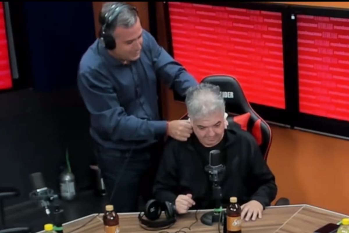 El dirigente Luciano Nakis recrea en un programa de streaming cómo le secó la nuca a Chiqui Tapia