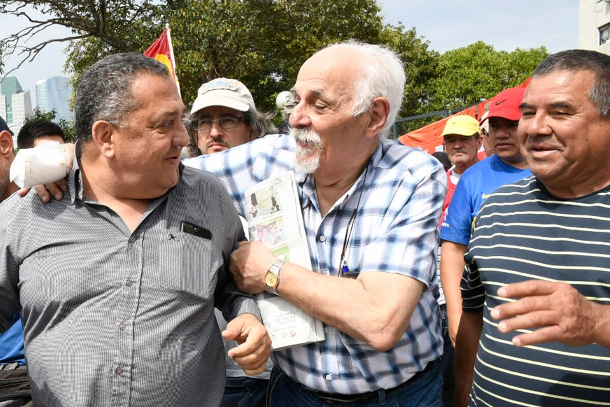 El dirigente social Luis D´Elía, llega a los tribunales federales de Comodoro Py hoy , donde continúa el juicio oral en su contra por la toma de la comisaría 24º del barrio de La Boca,