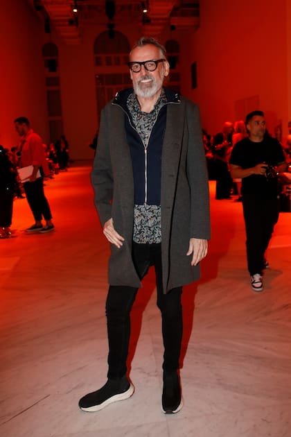 El diseñador Benito Fernández apoyó el desfile de su colega, Fabián Zitta en Designers