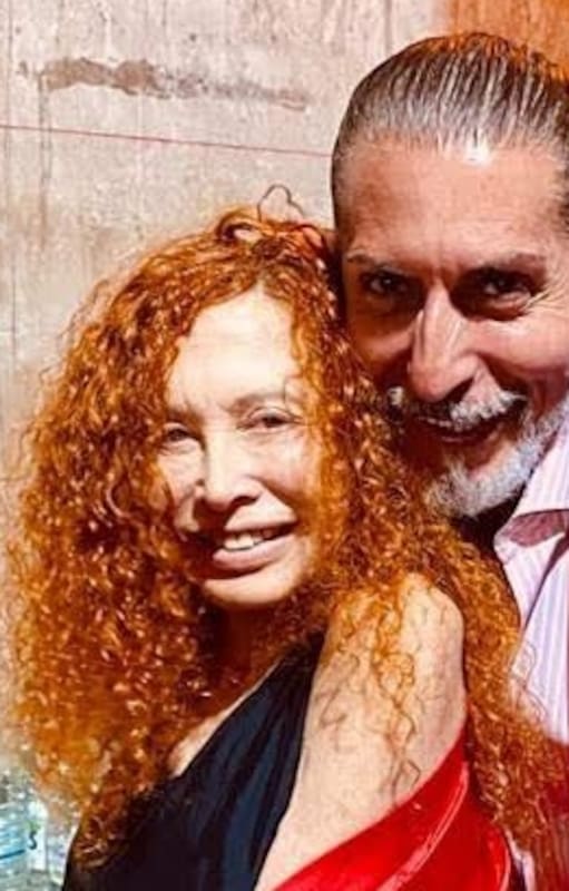 El diseñador César Juricich junto a su amiga y colega, Maureene Dinar