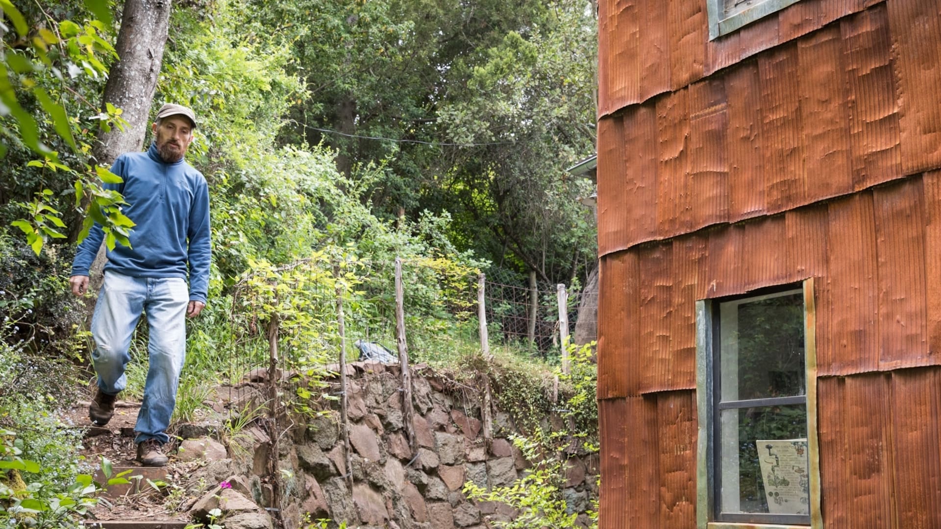 Manuel Rapoport, diseñador y dueño de la Casa de las latas, en Bariloche.