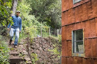 Bariloche: la insólita casa hecha con latas de salsa de tomate