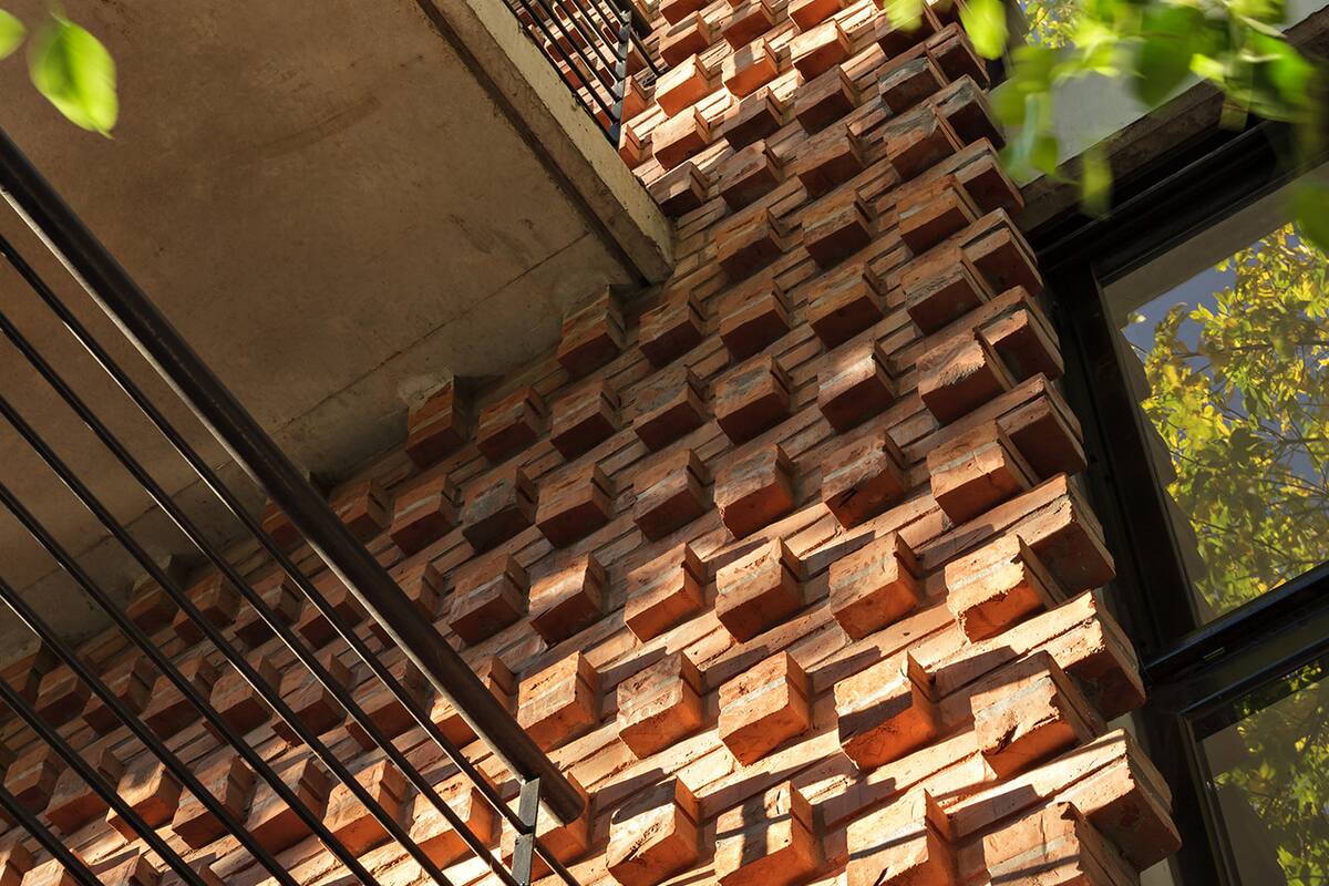 El diseño con larillos, clave en el edificio ubicado sobre la calle Washington