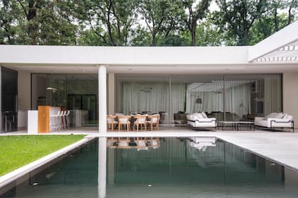El diseño de la pérgola es ideal para crear sobra en lugares donde el sol da con más fuerza.
