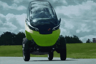 Robots humanoides y autos que cambian de tamaño