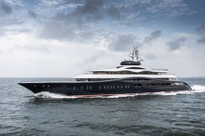 El diseño exterior del yate es obra de Espen Øino International