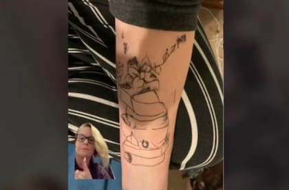 El diseño que le realizó el tatuador que arruinó su brazo.