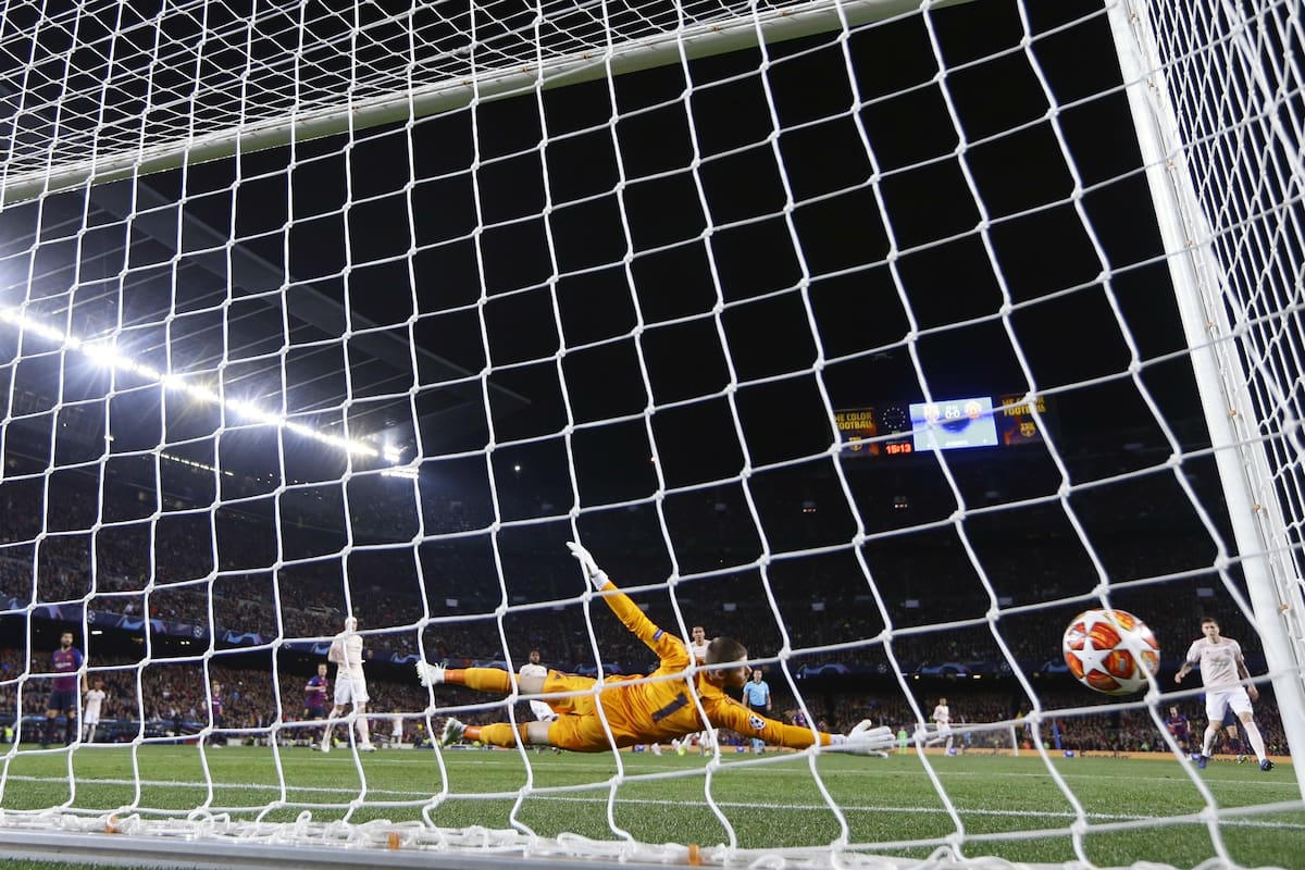 El disparo de Messi entrará al lado del poste derecho de De Gea: un golazo del astro rosarino