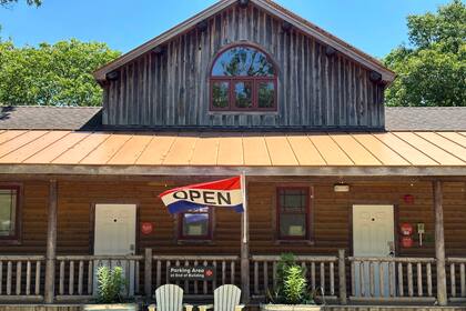 El dispensario de cannabis Fine Fettle el 4 de junio de 2024, en West Tisbury, Massachusetts. (AP Foto/Nick Perry)