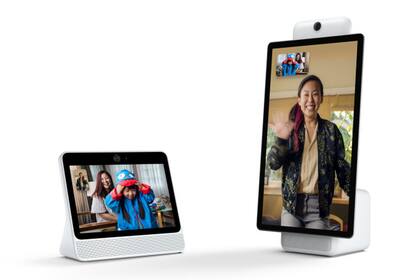 El dispositivo con pantalla para videollamadas de Facebok está disponible en dos modelos y se enfrenta de forma directa con las propuestas de Amazon y Google en el segmento de los parlantes inteligentes