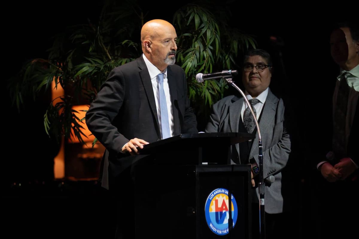 El Distrito Escolar Unificado de Los Ángeles ratificó formalmente a Andrés Chait como su nuevo superintendente tras una votación unánime