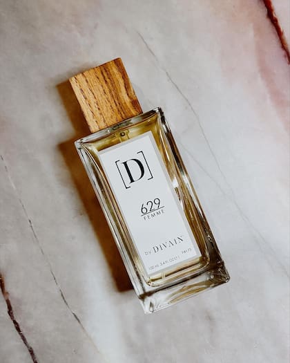 El Divain-629 tiene especias cálidas y un corazón floral, seguida de un fondo exótico y amaderado (Instagram/@auroravegacom)