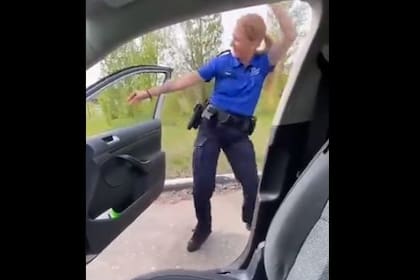 El divertido video de Tik Tok protagonizado por una policía en Suiza