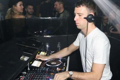 El DJ actuó en todo el mundo, incluido el festival Bulmers Forbidden Fruit de Dublín en 2016