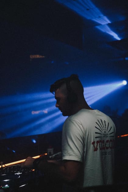 El DJ Nicolás Etchelecu pasará música en el Museo Nacional de Arte Decorativo