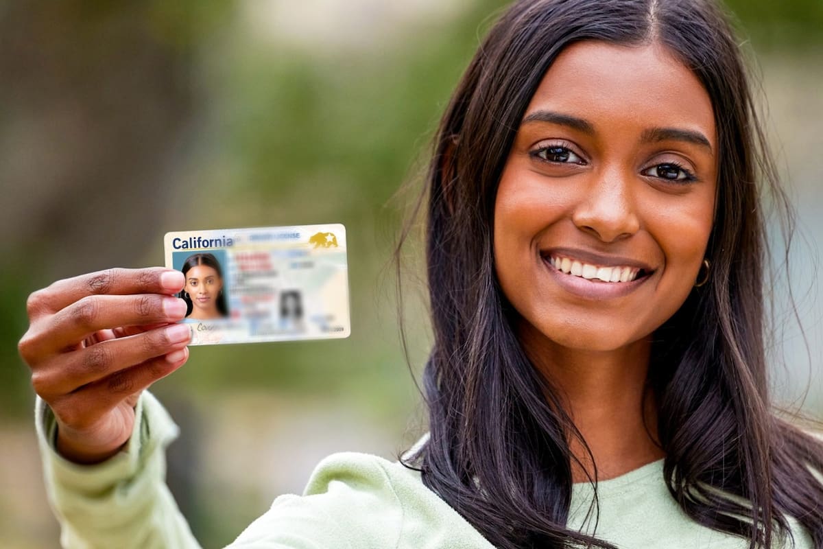 El DMV de California presentó el nuevo diseño de las licencias de conducir en el estado