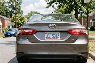 El DMV lo hizo oficial: no habrá más stickers en las matrículas desde octubre