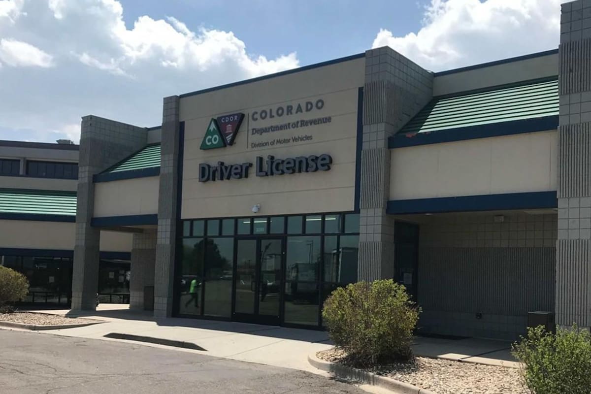 El DMV de Colorado anuncia que cerrará sus oficinas y sus puertas durante algunos días de febrero de 2026 (DMV Colorado)