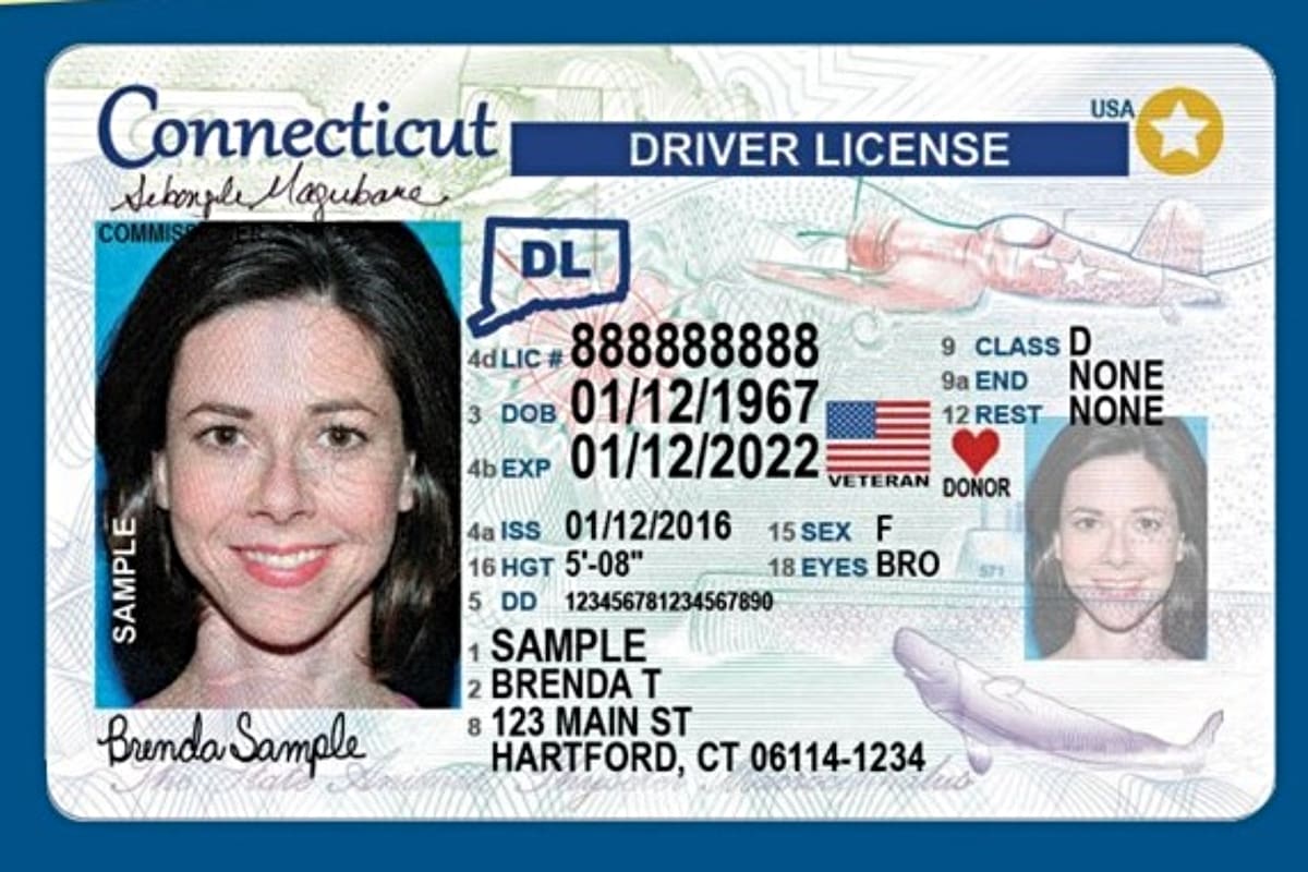 El DMV de Connecticut comenzó a ofrecer las identificaciones que cumplen con la ley Real ID en octubre de 2011
