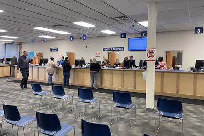 El DMV de Illinois informó de una pausa por los feriados