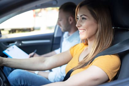 El DMV de Nueva York remarcó que no aceptará ningún certificado de instrucción de manejo ni de curso de preparación para la licencia emitido por una autoescuela sin licencia