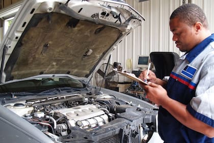 El DMV de Texas solicita una serie de documentos obligatorios para que los migrantes puedan registrar un auto