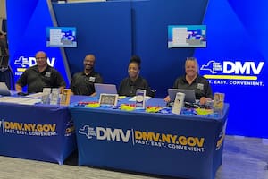 El DMV implementó unidades móviles en diversos puntos para facilitar la actualización de su identificación Real ID