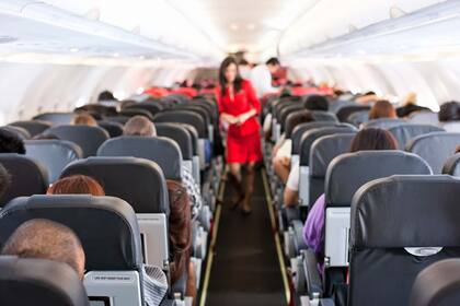 El DNU 378/2025 eleva los tiempos máximos de vuelo y reduce los períodos de descanso para pilotos, copilotos, tripulantes de cabina y comisarios de a bordo