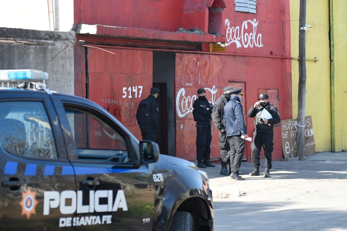 El doble homicidio se produjo en la puerta de una distribuidora de bebidas, que fue escenario de varios crímenes narco en Rosario.