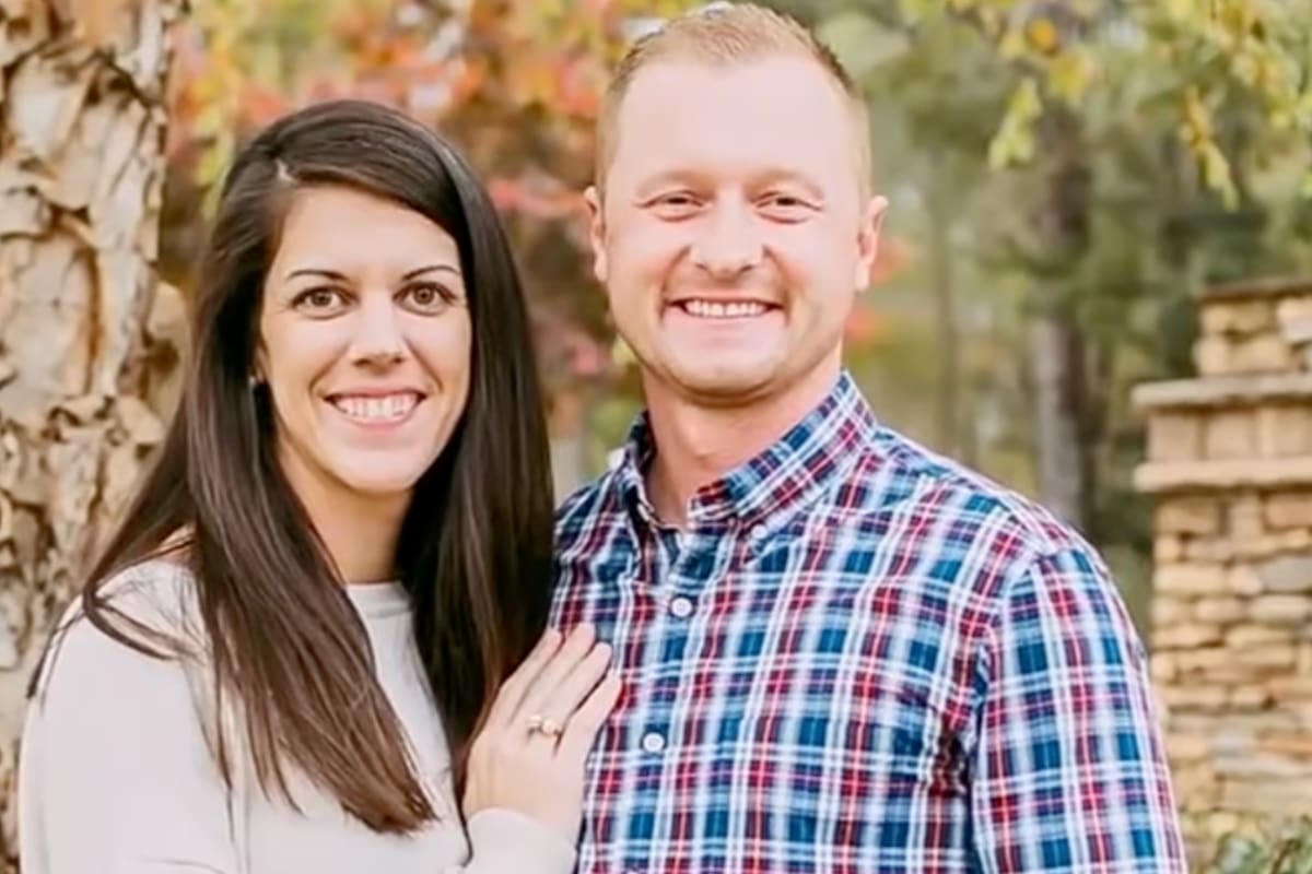 El docente Jason Hughes salió de su casa para sorprender a los jóvenes que llevaban a cabo la broma