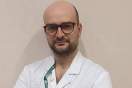 El doctor Antonio Messina trabaja en el pabellón de cuidados intensivos del hospital IRCCS Humanitas de Milán, en Italia.